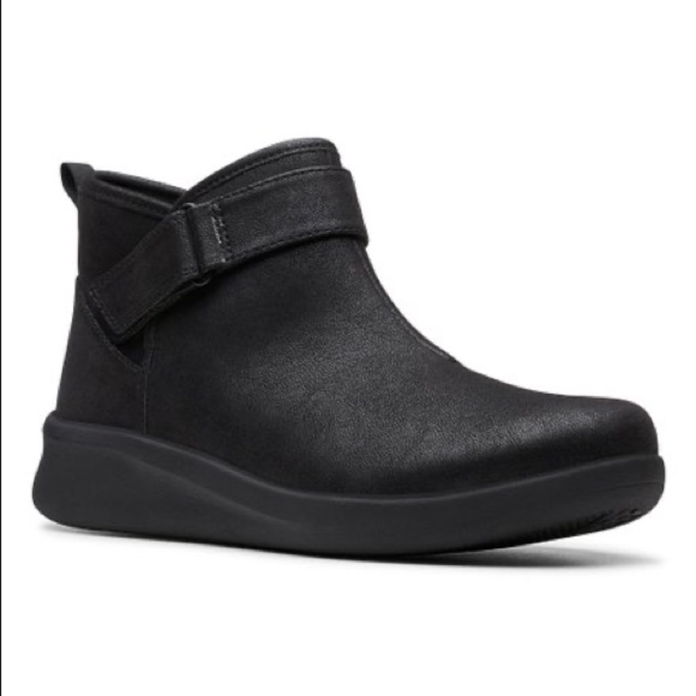 NEW!! Women’s Clarks Sillian 2.0 West Black Bootie Size 5.5M